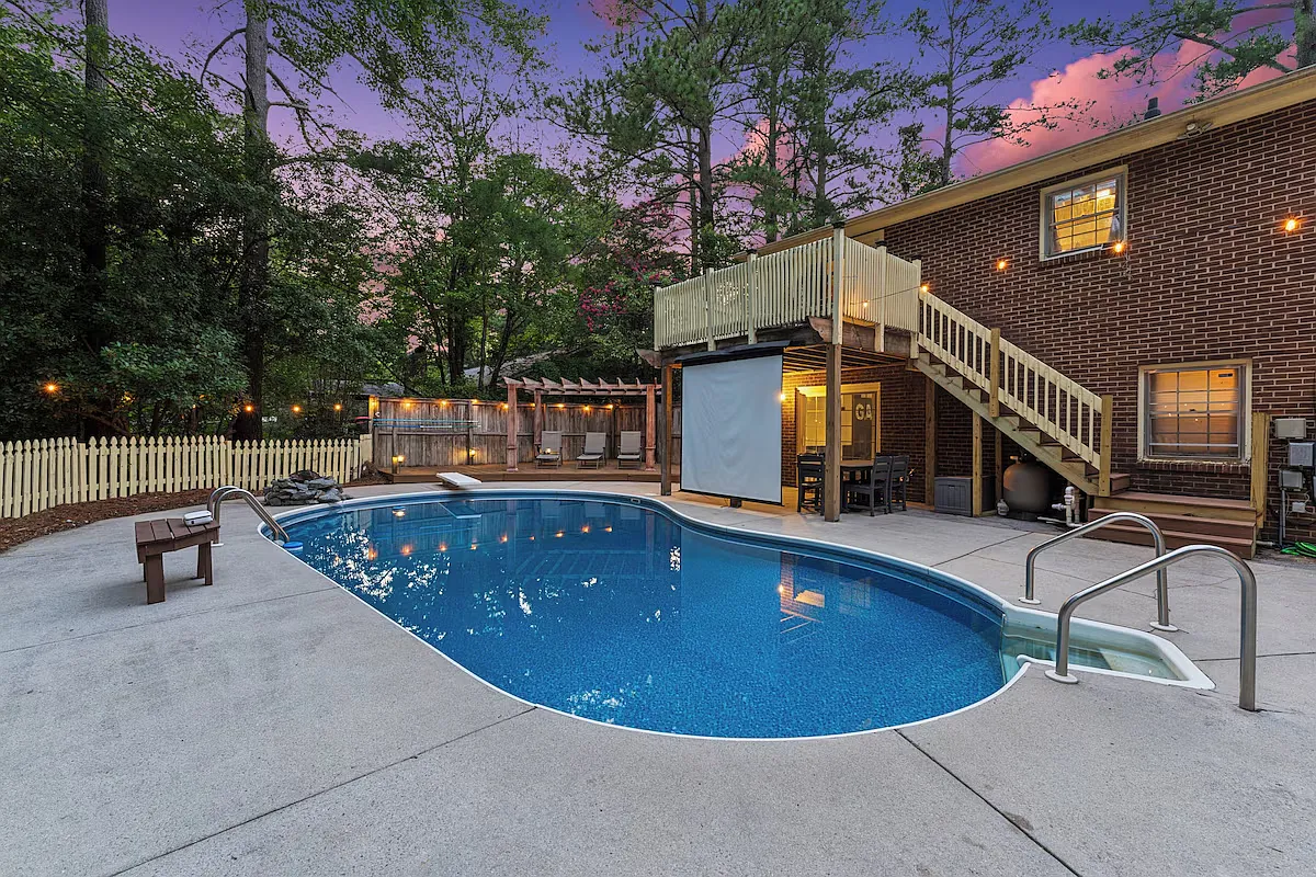 4 bed, 2.5 bath, 2284 sqft, $3,950 — Photo 1