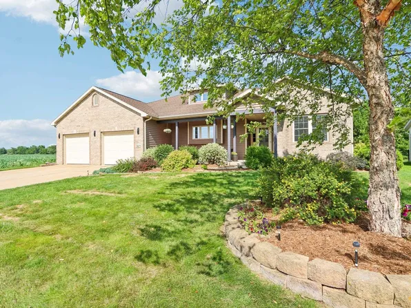 321 4th St, Brooklyn, WI 53521
