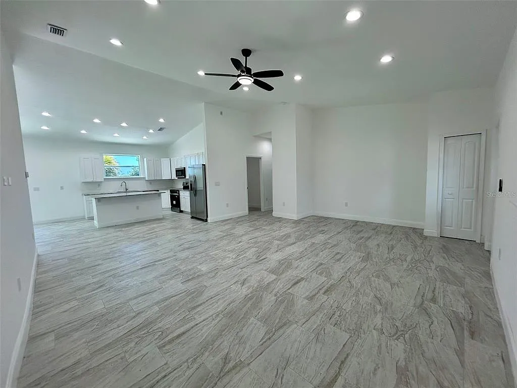 3 bed, 2.0 bath, 1509 sqft, $2,050 — Photo 3