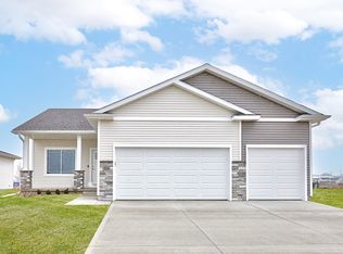 550 NW Compass Ave, Waukee, IA 50263