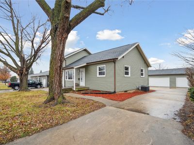 100 6th Ave, Hiawatha, IA, 52233