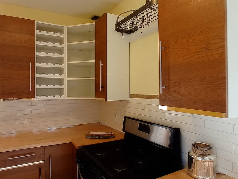 1070 S Cloverdale Ave #2B — Photo 17