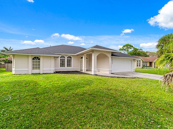 3rd image of 2042 SW Capeador Street