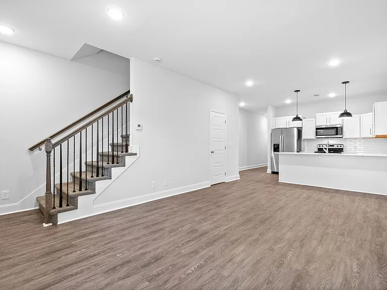 760 Tracy Ln #F104 — Photo 6