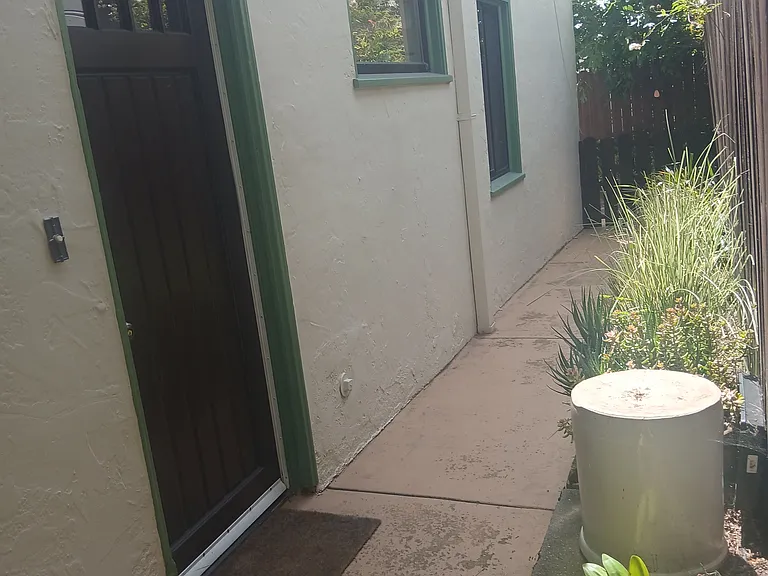 Colusa Ave — Photo 1