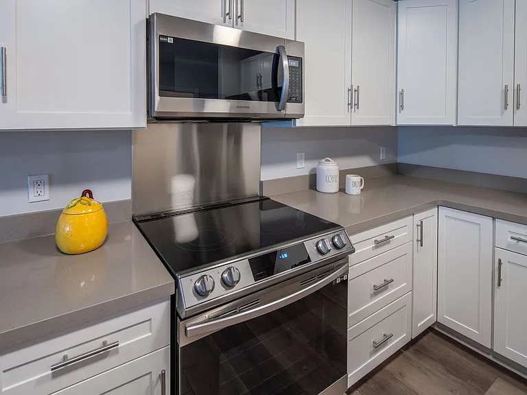 Village Place Apartments — Photo 38