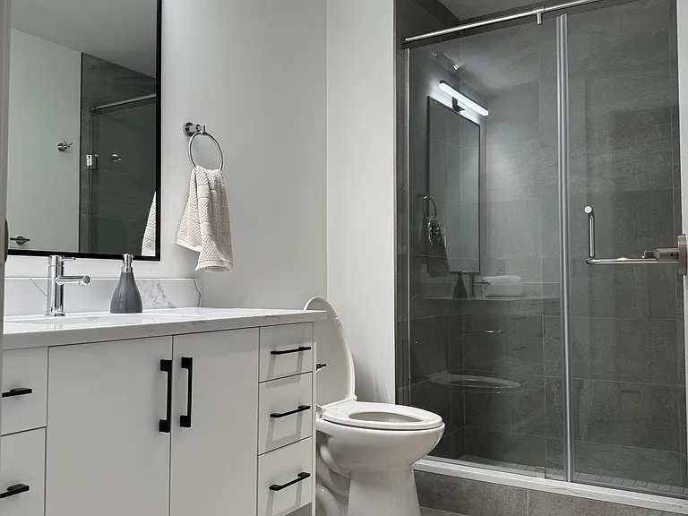 741 King St W #912 — Photo 13