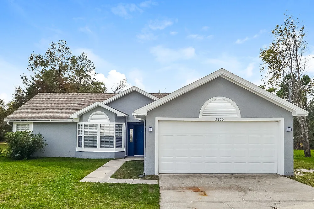 3 bed, 2.0 bath, 1379 sqft, $2,030 — Photo 1