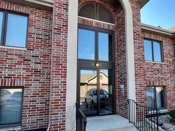 8695 W 111th St APT 2B, Palos Hills, IL 60465