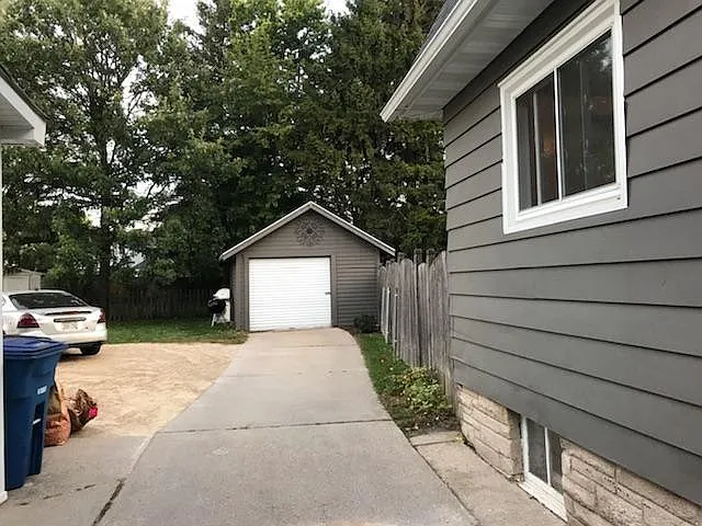 1310 Otter Ave — Photo 5