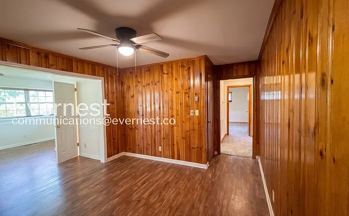 1407 Cloverdale Cir — Photo 9