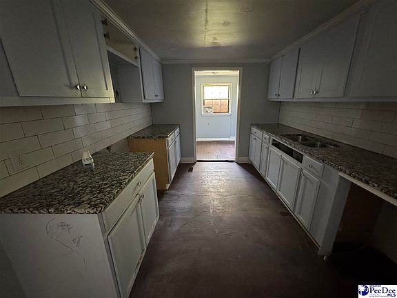 5th image of 2910 Redwood Dr