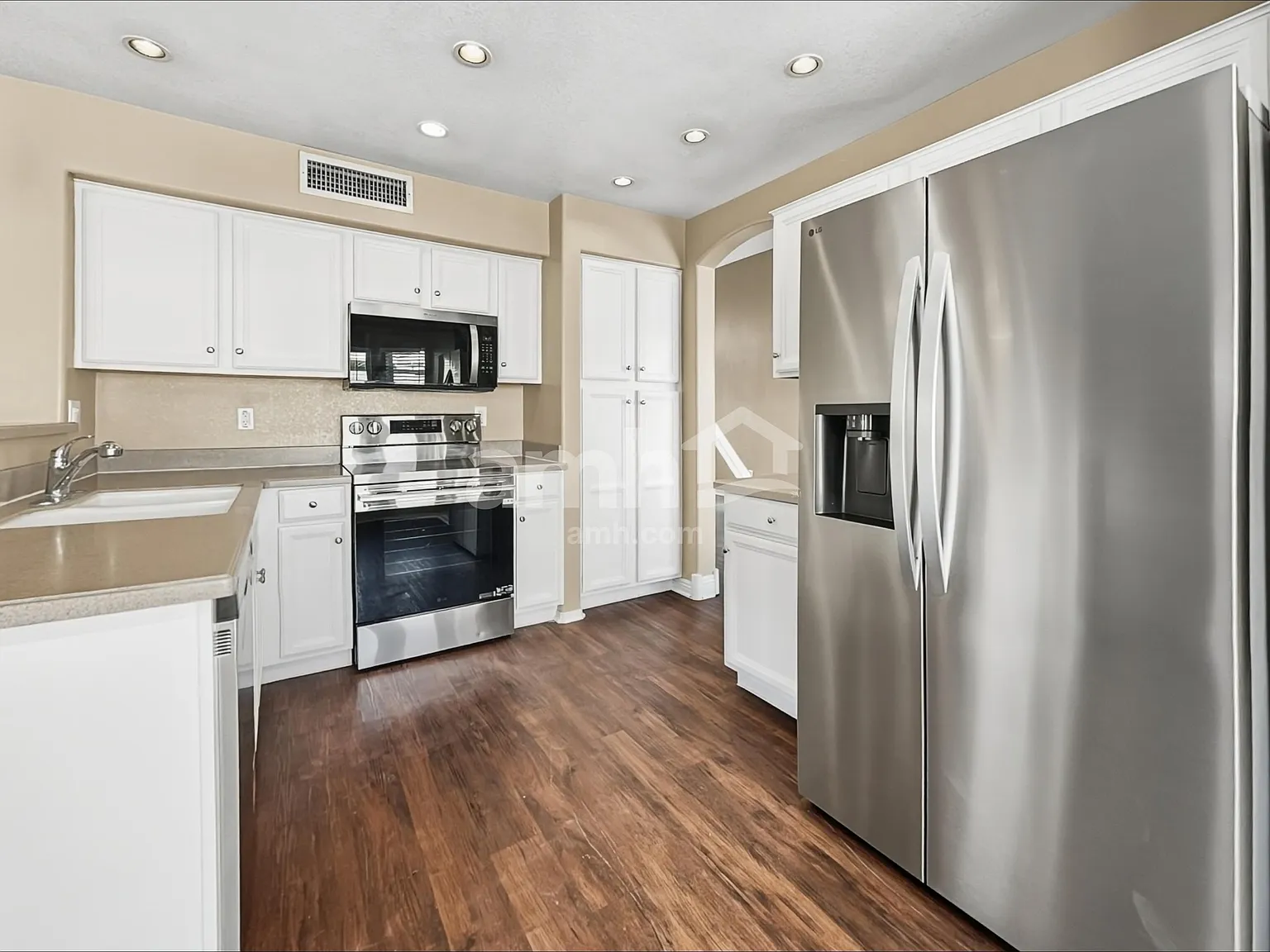 3 bed, 2.5 bath, 1860 sqft, $2,435 — Photo 3