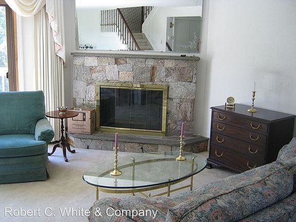 4th image of 14 Greenview Dr