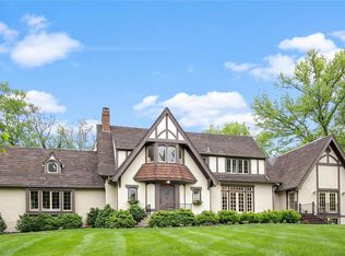 2 Picardy Ln, Saint Louis, MO 63124