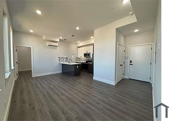 1515 W Dauphin St #12 — Photo 3