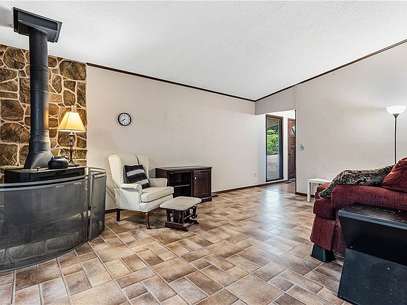 4th image of 17 Wentworth Dr