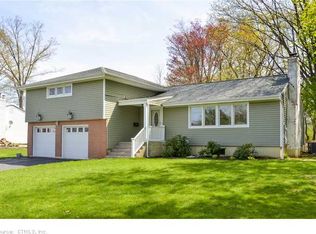 30 Magnolia Hl, West Hartford, CT 06117