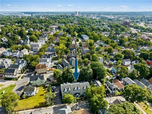 95 Evergreen St, Providence, RI 02906