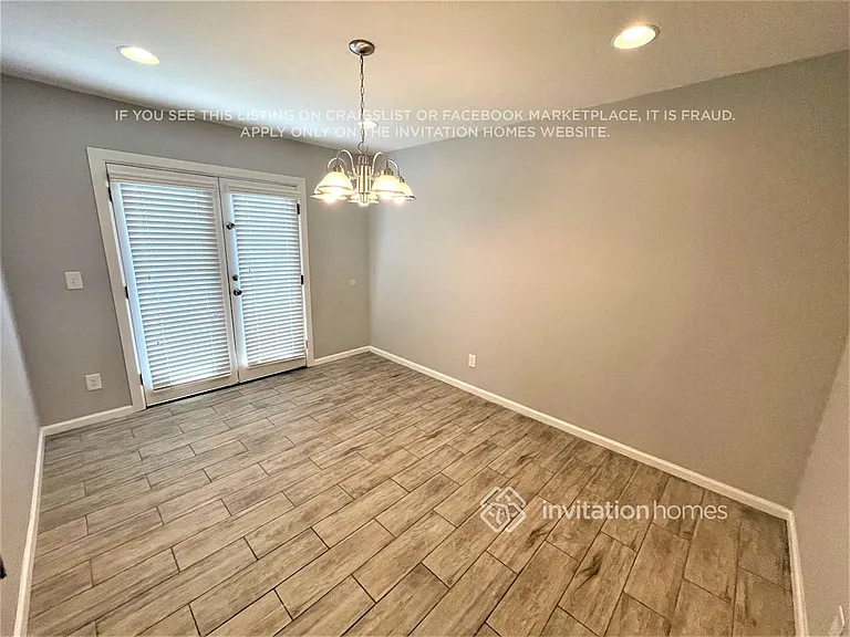 943 E Manhatton Dr — Photo 3