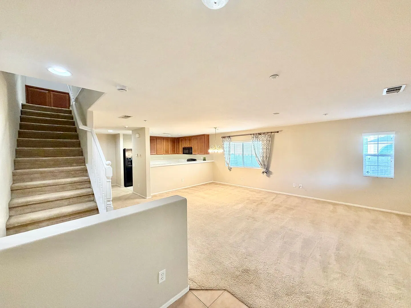 Palacio de Oro 2 Bedroom 2.5 Bathroom Condo With Attached Garage & Included Appliances! — Photo 3