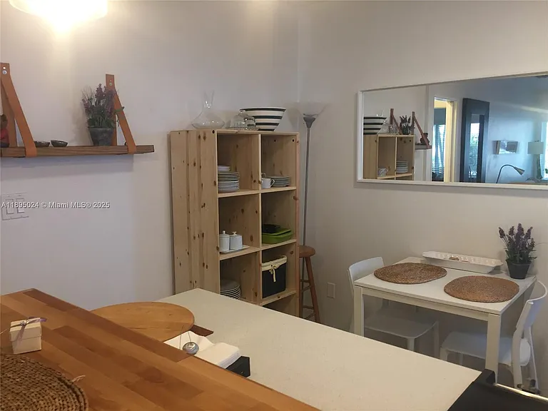 1160 SW 22nd Ter — Photo 6