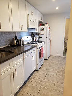 Rented by MCR Realty | media 2