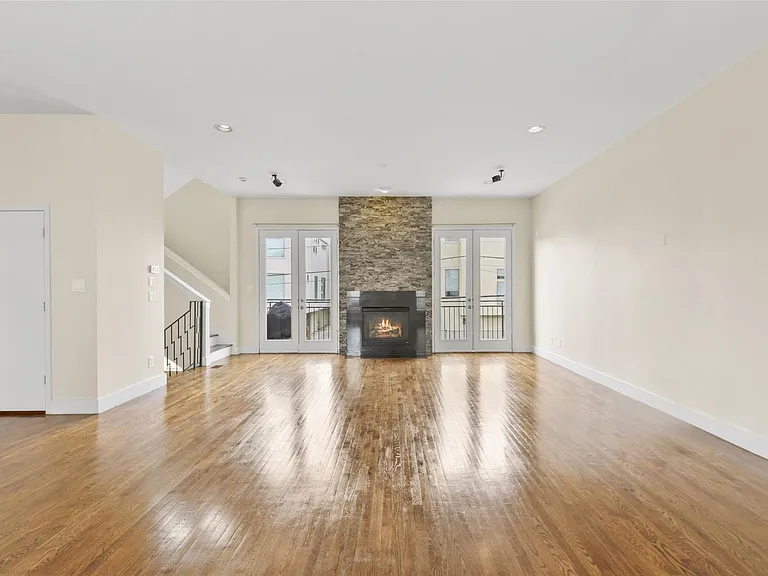 901 Roy St — Photo 12