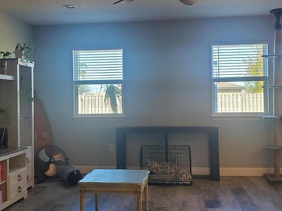 4th image of 433 SW Leona Drive