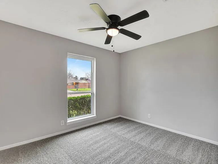 704 Teabury St — Photo 21