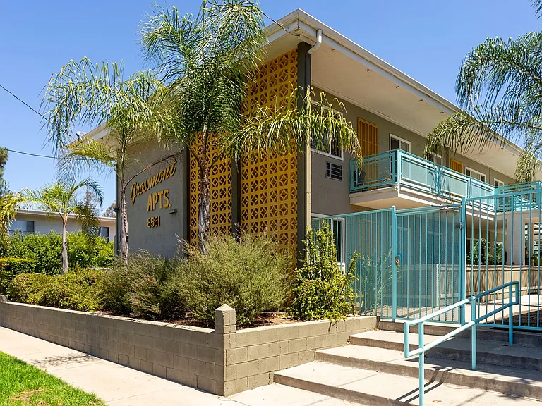 Grossmont Apartments — Photo 16