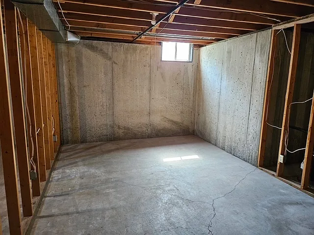 206 W Grand Ave — Photo 12