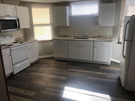 2nd image of 3138 Glenmore Ave #1