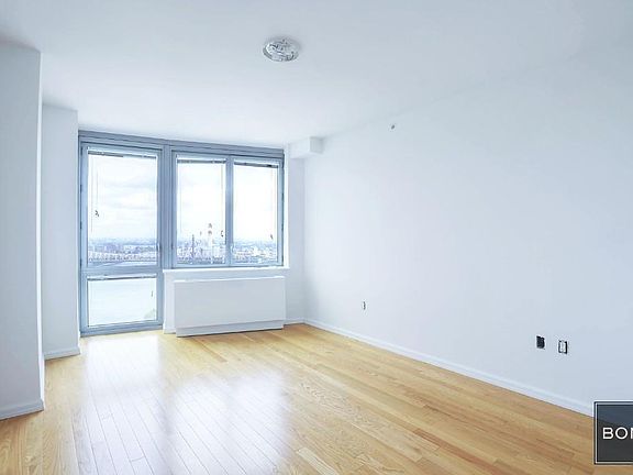 5th image of 4610 Center Blvd APT 426