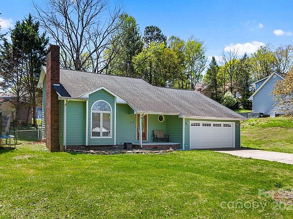 2nd image of 1114 Woodbine Pl NE