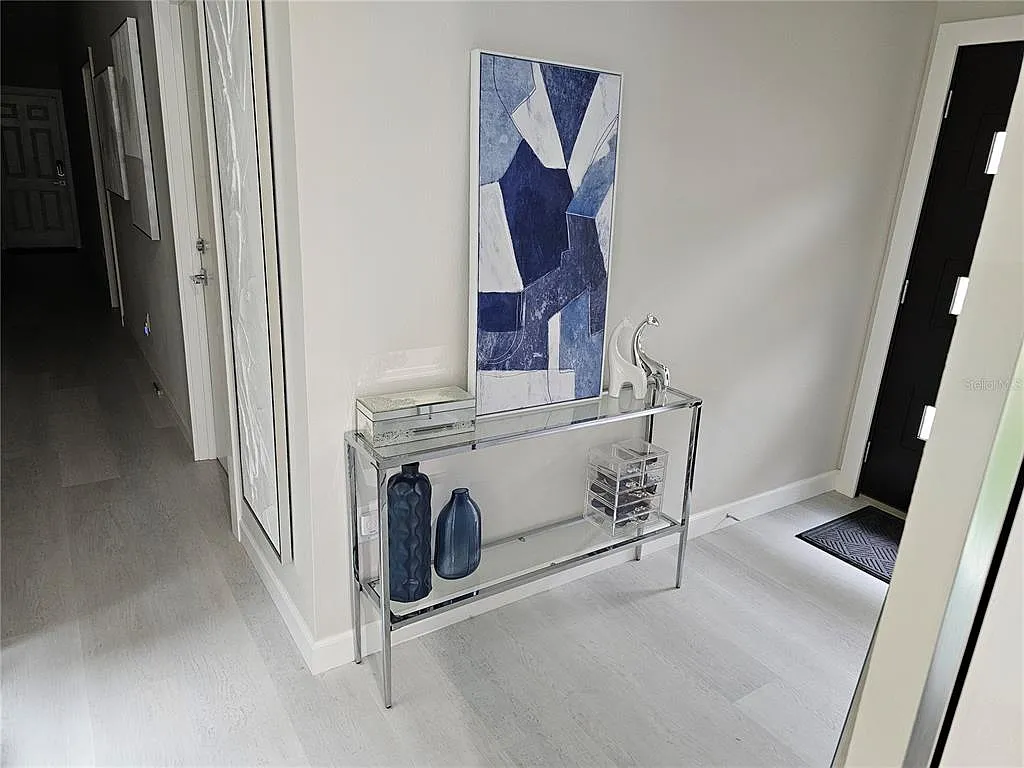 2 bed, 2.0 bath, 2259 sqft, $4,500 — Photo 2