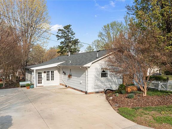 4th image of 2501 Laramie Dr