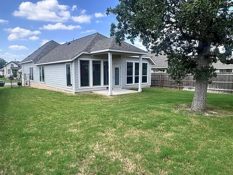 432 Los Olives Ln — Photo 2