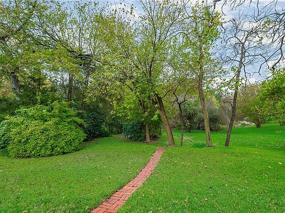 2nd image of 302 Brook Ln