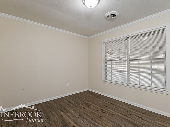 4th image of 387 Woodcliff Dr