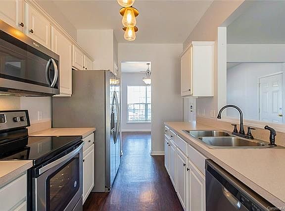3rd image of 10417 Verdugo Dr