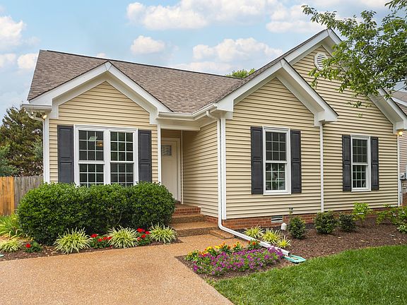 2nd image of 1140 Summerville Cir