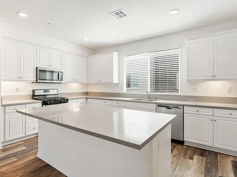 14055 Ruby Ln — Photo 7