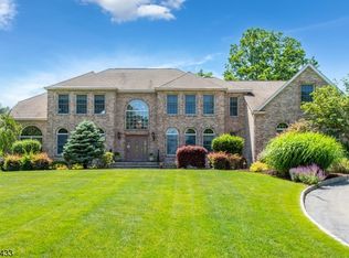 5 Berdone Ct, Denville, NJ 07834