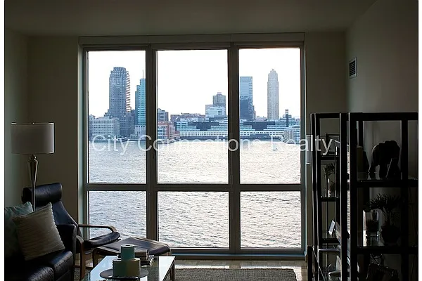 Rented by City Connections Realty | media 3