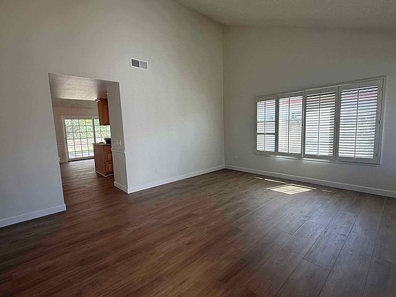 4th image of 112 N Avenida Palmera