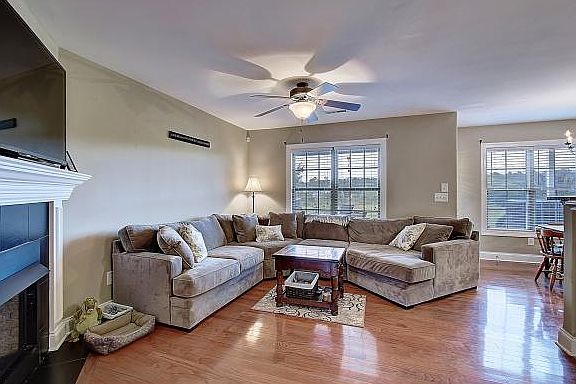 5th image of 401 Old Grist Mill Blvd