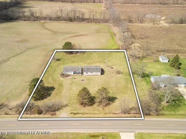 12797 Oneida Rd, Grand Ledge, MI 48837