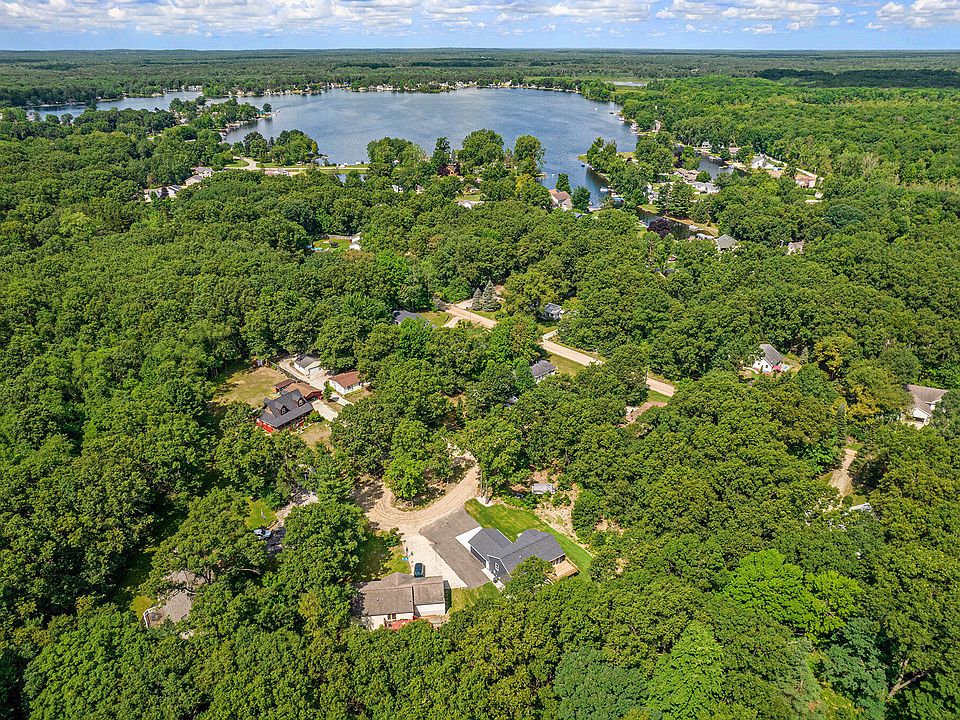 17144 Seneca Ct, Howard City, MI 49329 | Zillow