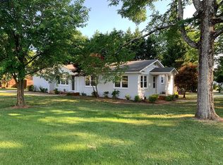 1500 Emerywood Dr, Charlotte, NC 28210